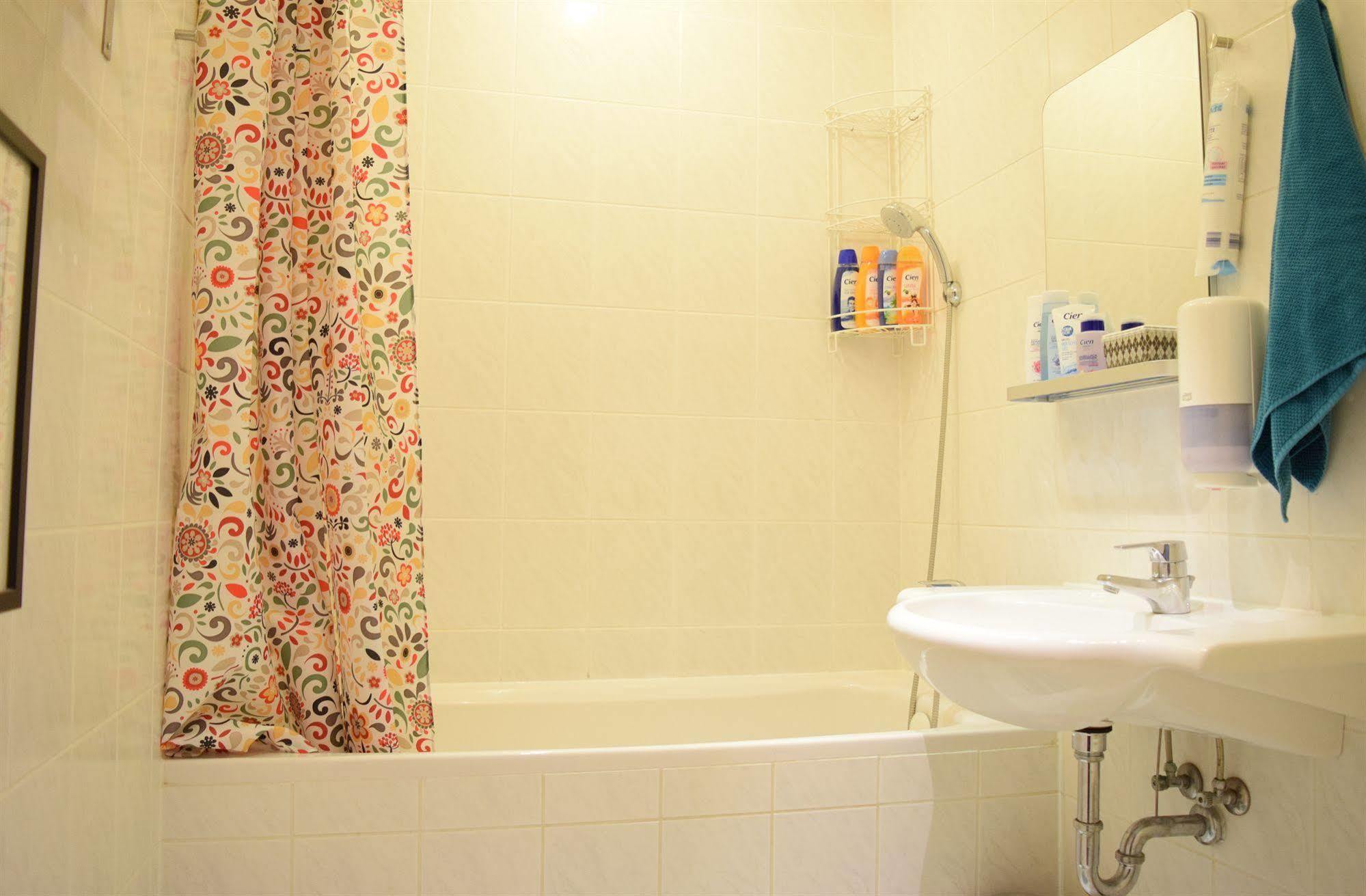 Sixmiles Guesthouse Berlin Ngoại thất bức ảnh