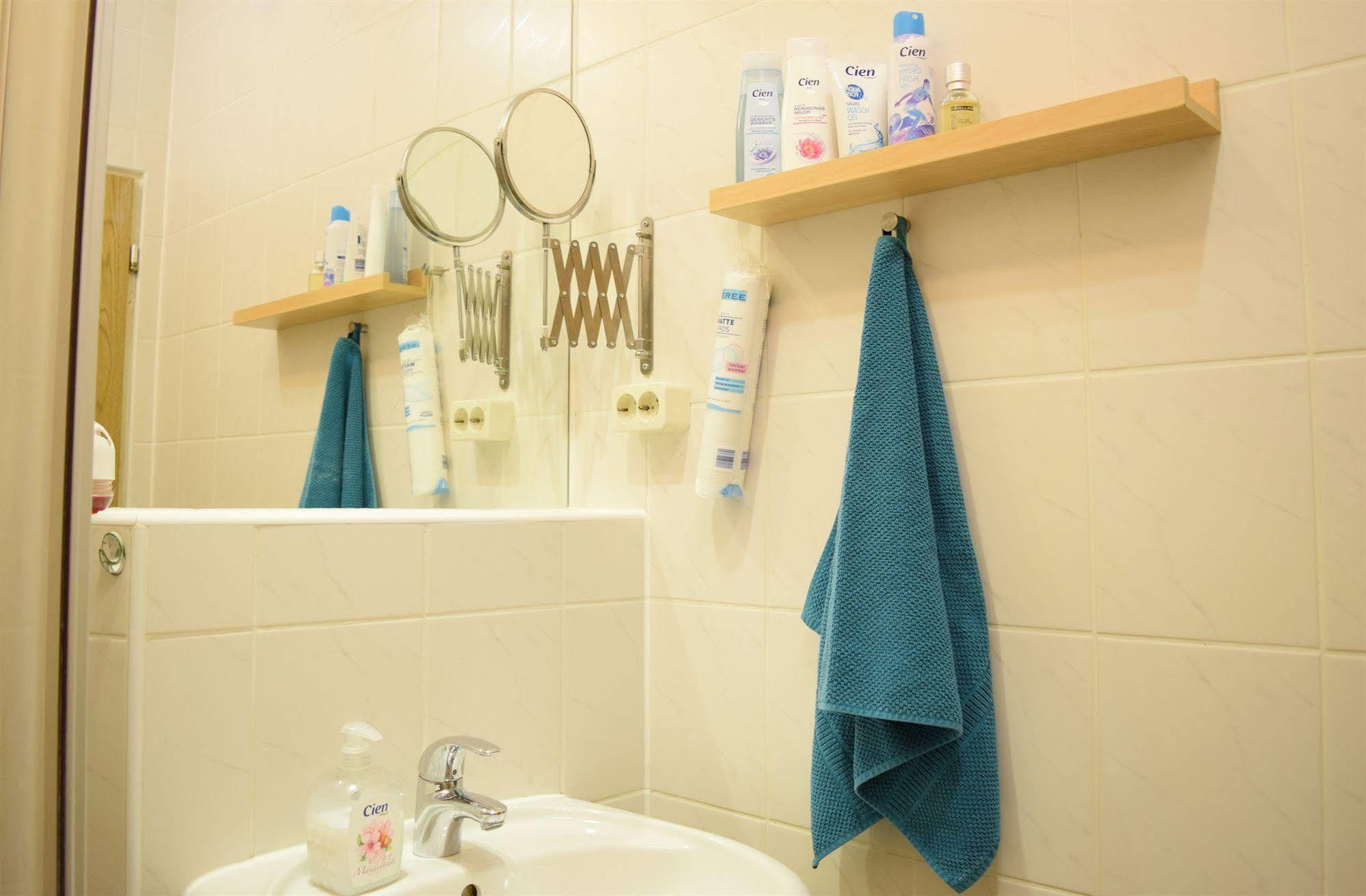Sixmiles Guesthouse Berlin Ngoại thất bức ảnh